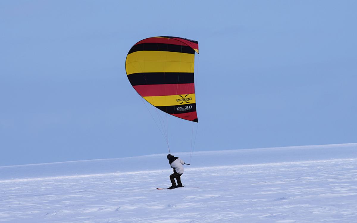 Kite-skiing in Igloolik, Nunavut. Photo by Benjamin Aro