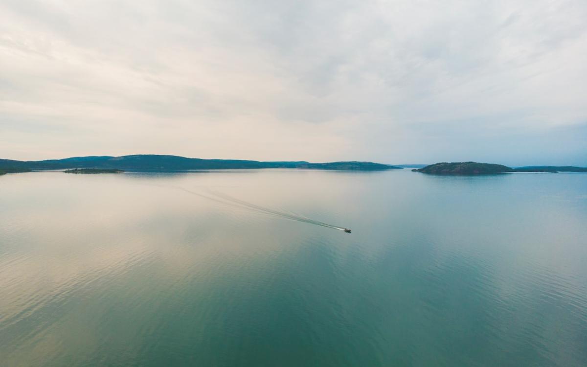 A small boat glides across Great Slave Lake. 