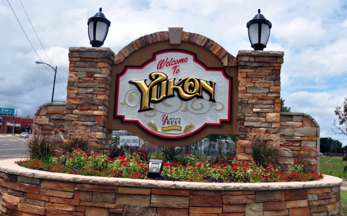 A sign welcoming visitors to Yukon, Oklahoma