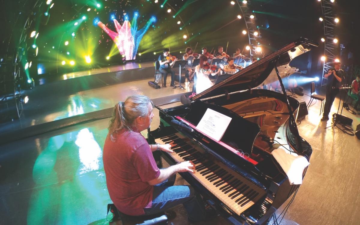 Matthew Lien plays for a crowd