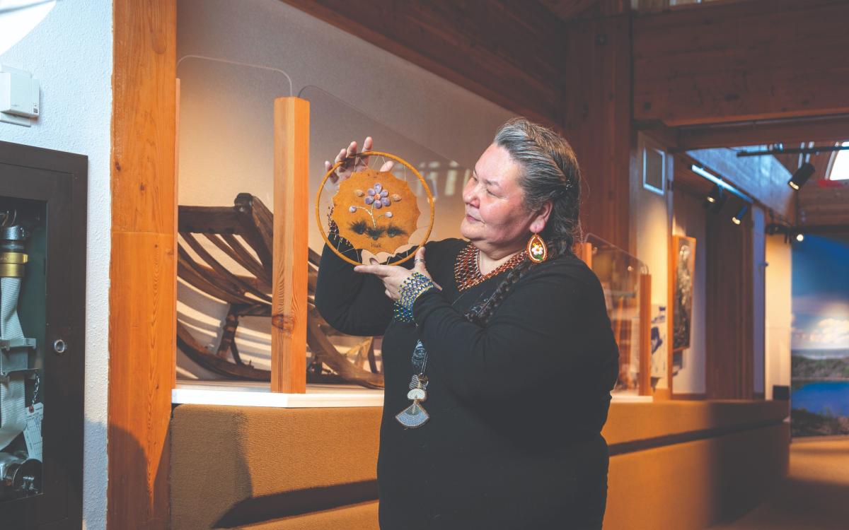 Inuk 360 holds a tufting. 