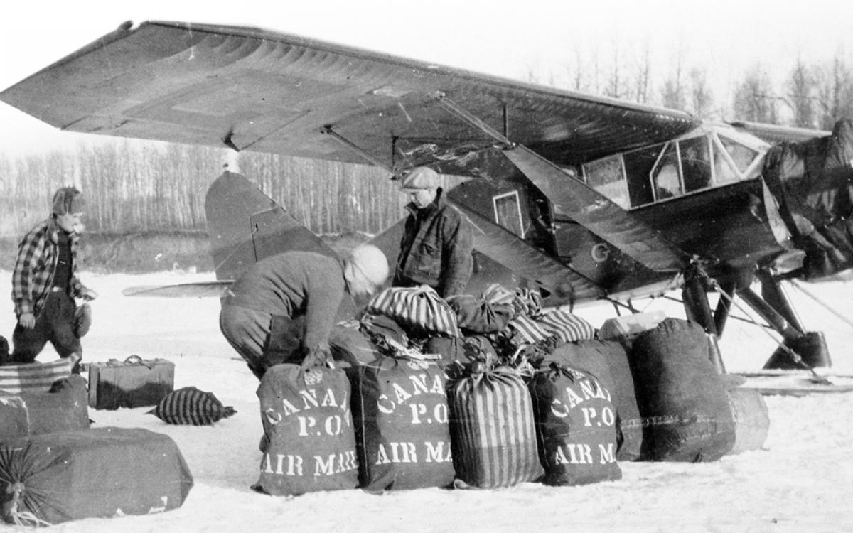 Airmail went a long way in proving that airplanes were a quick and dependable means of delivering goods. NWT Archives/Archibald Fleming Fonds/N-1979-050: 0281