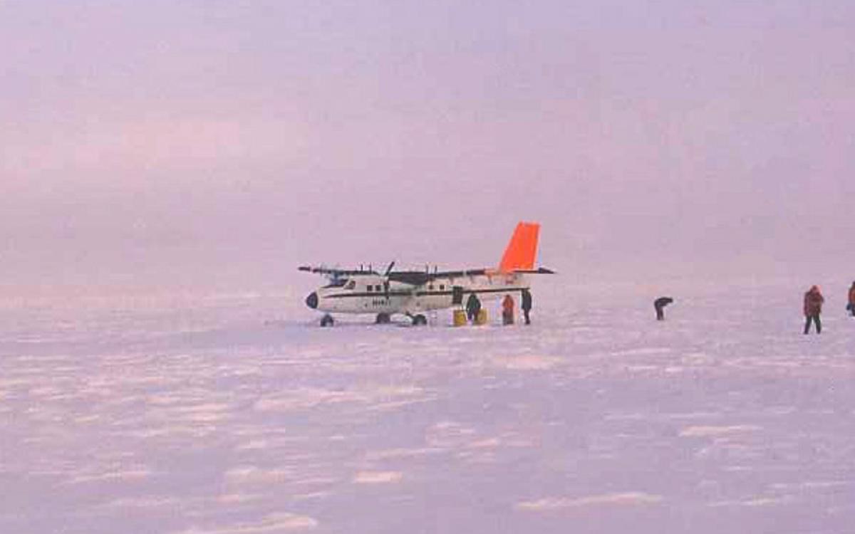 Weldy Phipps pioneered tourism expeditions to the North Pole. Photo by Erik Charlton, (Flying to North Pole) [CC BY 2.0]