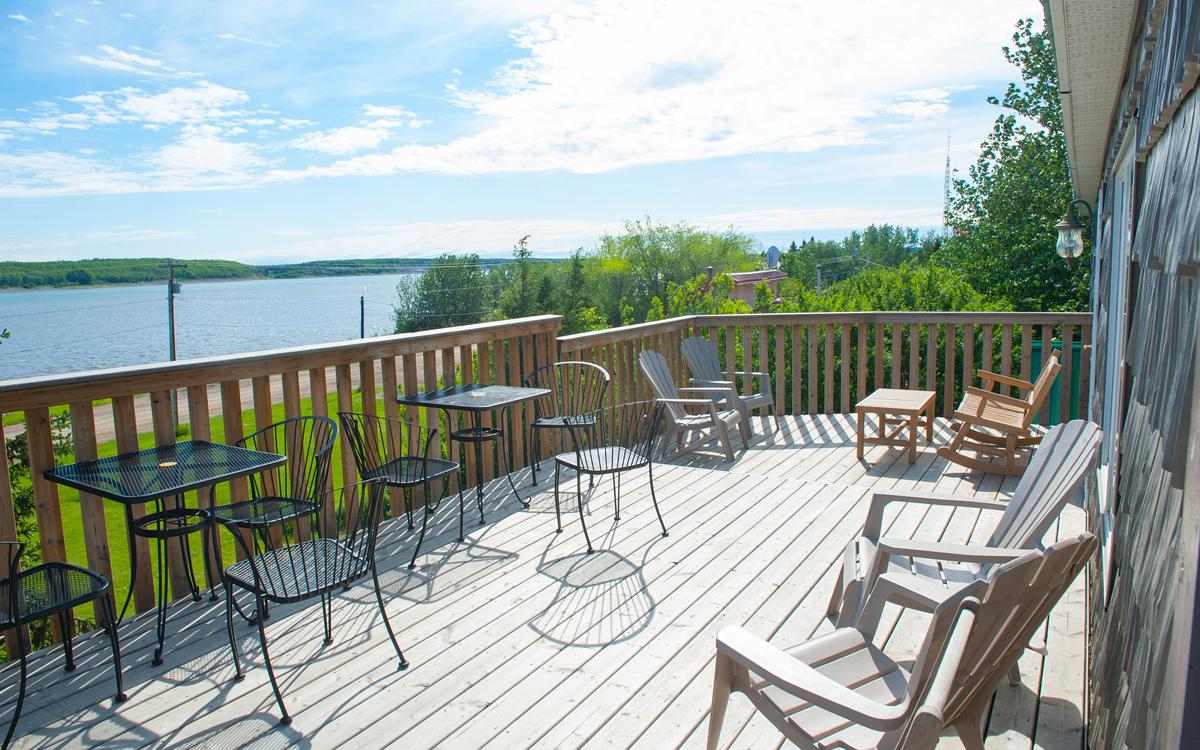 The front deck of the Mackenzie Rest Inn overlooks the mighty Mackenzie River. Photo by Herb Mathisen/Up Here