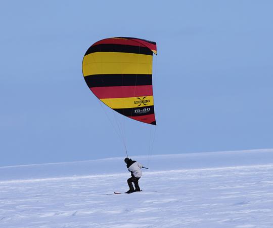 Kite-skiing in Igloolik, Nunavut. Photo by Benjamin Aro