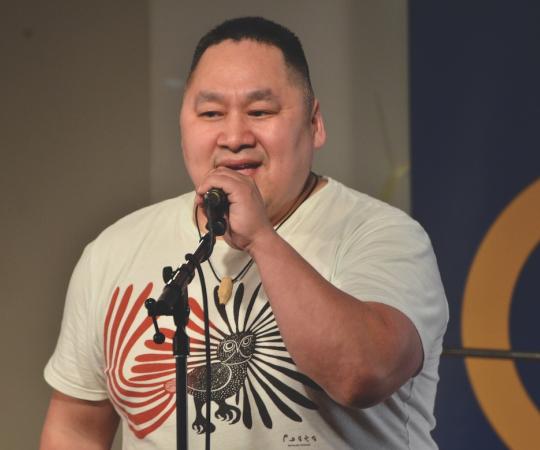 Chesterfield Inlet comedian Peter Autut shares his crack-you-up northern stand-up at Iqaluit’s Inuksuk High School.. 